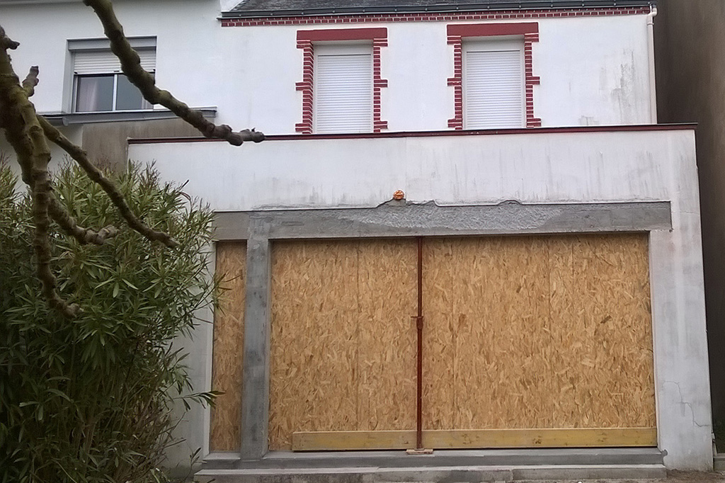 découvrez comment installer une porte sur un mur porteur : conseils, étapes et précautions pour garantir la solidité de votre structure et la réussite de votre projet.