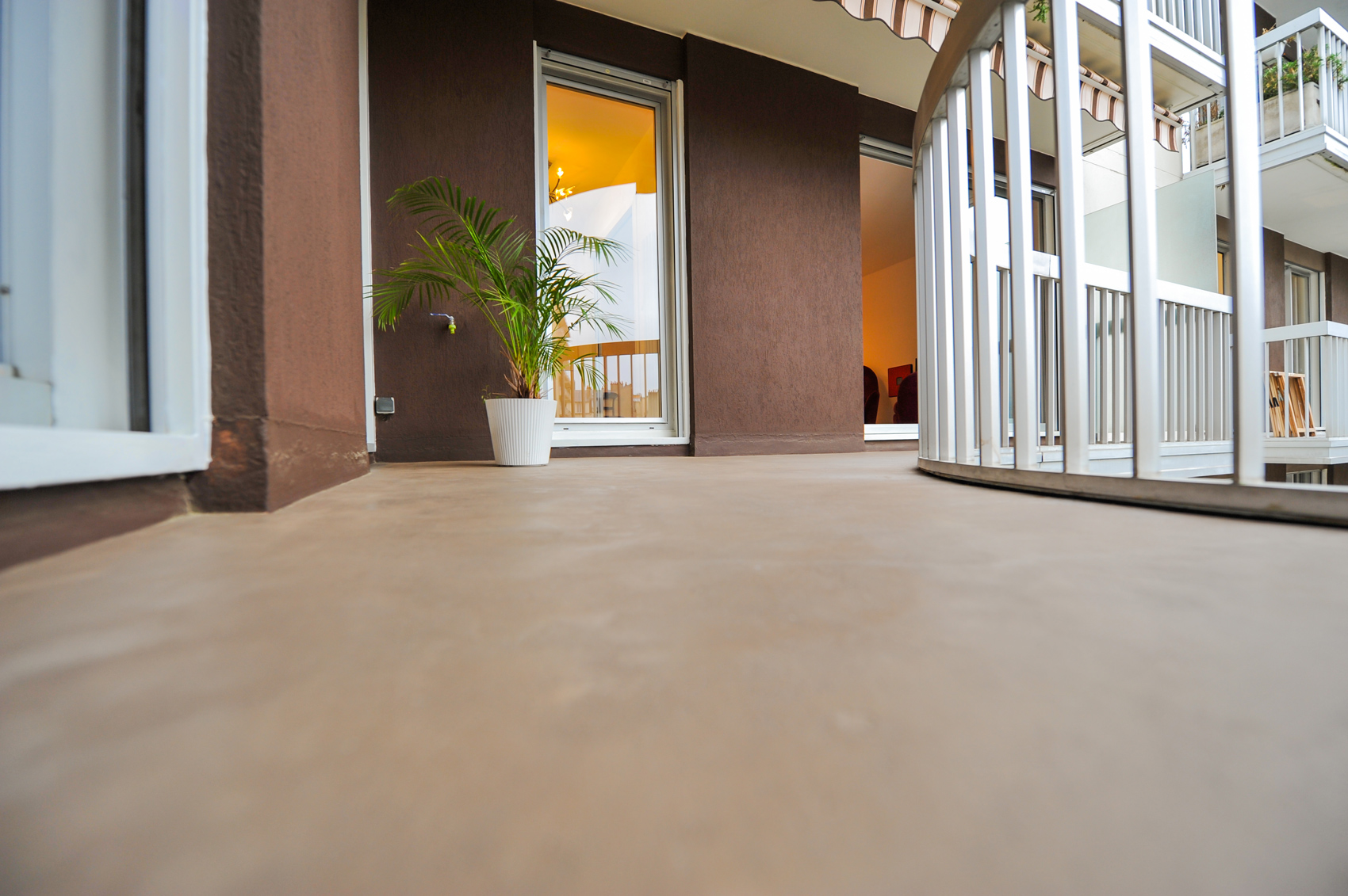 découvrez les prix du béton ciré au m², les facteurs qui influencent son coût et les conseils pour bien choisir votre revêtement décoratif. comparez les tarifs pour vos projets de rénovation ou de construction.