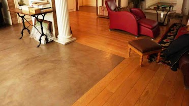 découvrez tout sur le prix du béton ciré : facteurs influençant le coût, tarifs au m2, conseils pour économiser et estimer votre budget pour un sol ou un mur en béton ciré.