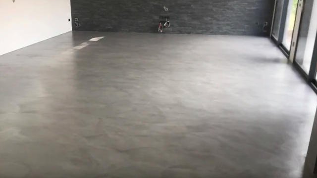 découvrez tout ce qu'il faut savoir sur le prix du béton ciré : tarifs au m², facteurs influençant le coût, conseils pour bien budgétiser vos travaux et obtenir le meilleur rapport qualité-prix.