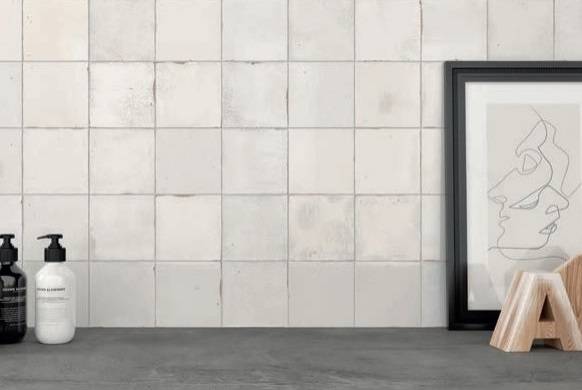 découvrez les prix du carrelage pour salle de bain : comparatifs, conseils d'achat, idées et astuces pour choisir le carrelage adapté à vos besoins et à votre budget.