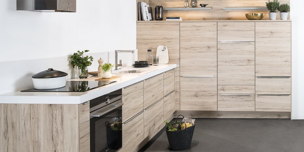 découvrez tout sur le prix d'une cuisine équipée : tarifs moyens, facteurs influençant le budget, conseils pour économiser et estimer le coût de votre projet selon vos besoins et matériaux.