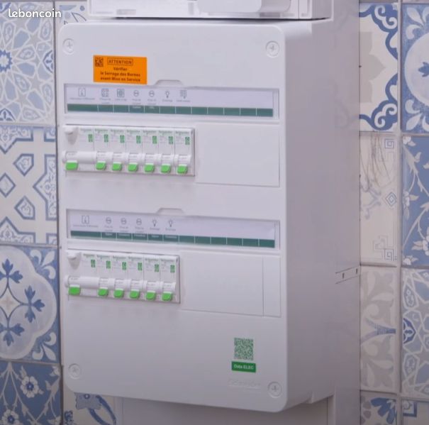 découvrez nos tarifs de dépannage électricité : interventions rapides, devis clair, prix compétitifs pour tous vos besoins électriques en urgence ou sur rendez-vous.