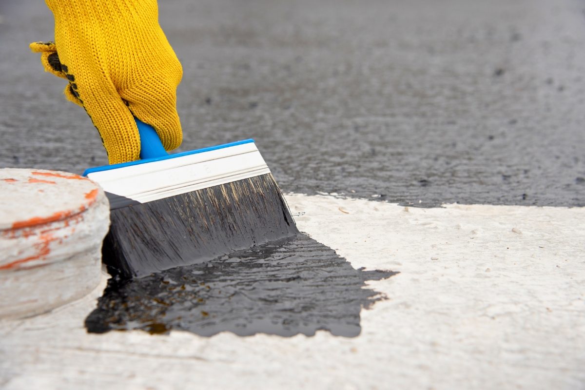 découvrez les informations essentielles sur le prix de l'étanchéité terrasse : coûts moyens, facteurs influençant le tarif et conseils pour estimer votre budget de travaux.