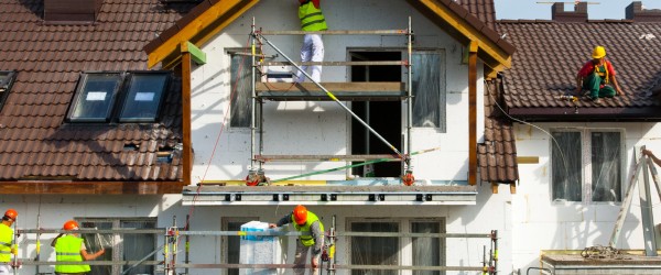 découvrez le prix moyen au m2 d’un façadier en 2024, comprenant les facteurs influençant le tarif, les prestations incluses et des conseils pour estimer le coût de vos travaux de façade.