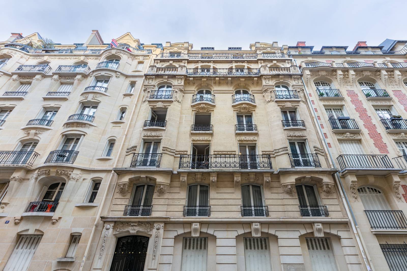 découvrez les prix actuels d’un immeuble haussmannien, les facteurs qui influencent leur valeur et les tendances du marché immobilier en france.