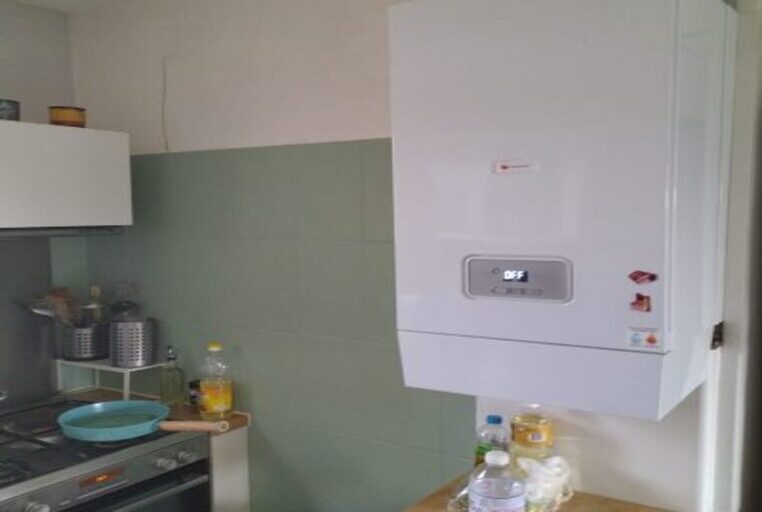 découvrez le coût moyen pour l'installation d'une chaudière : tarifs, éléments à considérer et conseils pour choisir le bon professionnel. comparez les prix et optimisez votre budget chauffage.