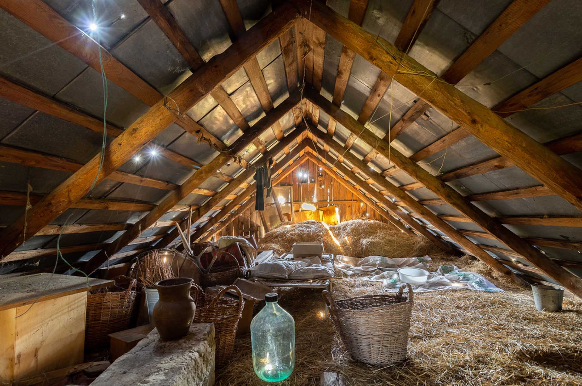 découvrez les prix pour l'isolation de votre grenier : matériaux, main-d'œuvre, aides disponibles et conseils pour économiser sur vos travaux d'isolation.