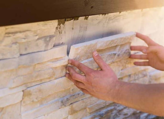 découvrez le prix au m2 pour la rénovation ou la construction d'une façade en pierre. comparez les tarifs, les facteurs à prendre en compte et obtenez des conseils pour optimiser votre budget.