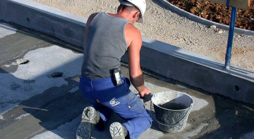 découvrez le prix d'un maçon en 2024 : tarifs au m², facteurs influençant le coût, conseils pour bien choisir votre professionnel et estimer votre budget travaux de maçonnerie.