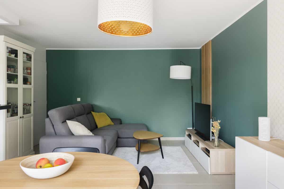 découvrez le coût moyen pour peindre une surface de 100m2, incluant les facteurs qui influencent le prix, les types de peinture et des conseils pour optimiser votre budget.