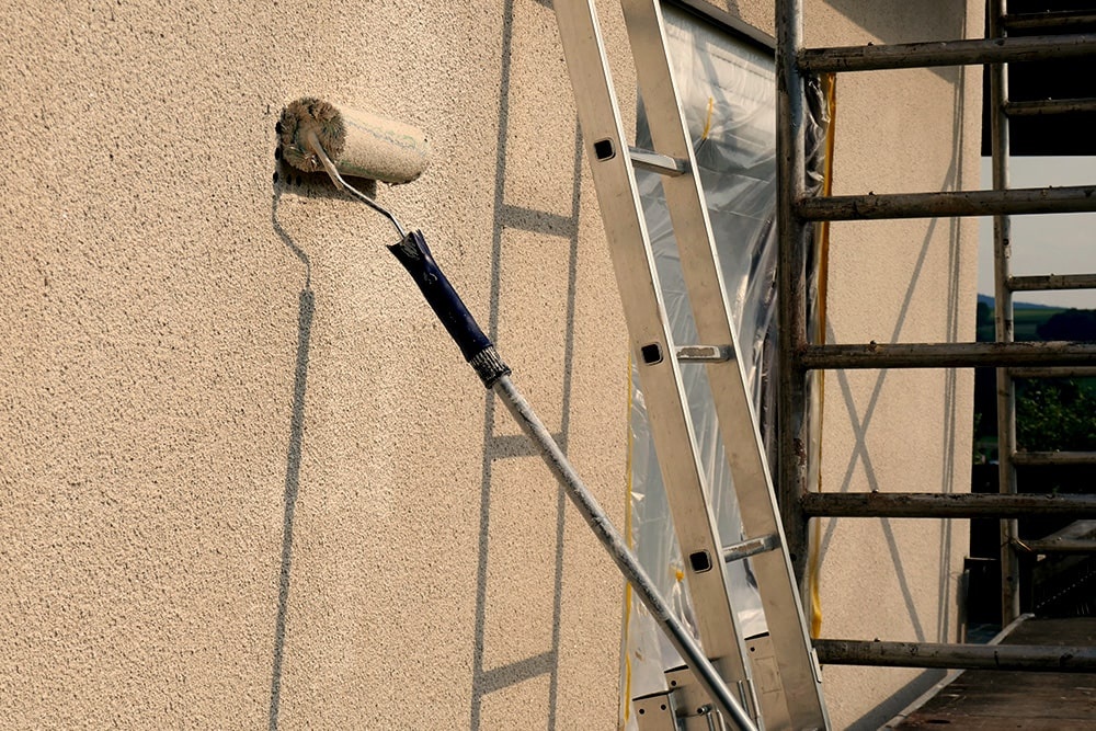 découvrez les prix pour la peinture de façade : facteurs à considérer, coûts moyens au m² et conseils pour estimer votre budget rénovation en 2024.