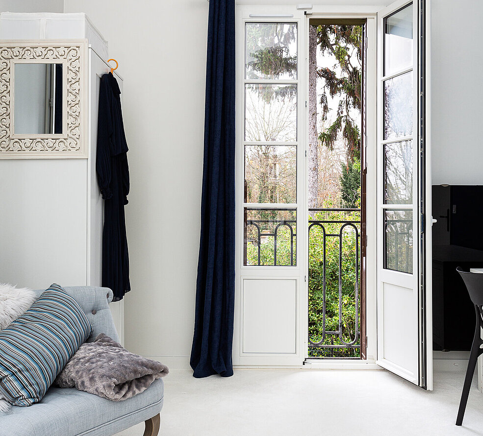 découvrez les prix des portes-fenêtres en bois, les facteurs qui influencent leur coût et des conseils pour choisir le meilleur rapport qualité/prix pour votre projet de rénovation ou de construction.