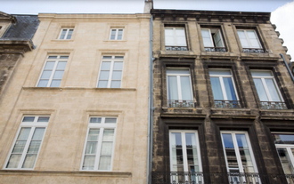 découvrez le prix du ravalement de façade au m², les facteurs qui influencent le coût et des conseils pour estimer au mieux votre budget selon le type de façade et les travaux à réaliser.
