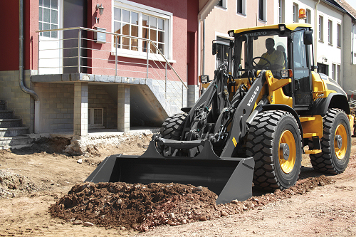 découvrez tout ce qu'il faut savoir sur le prix du terrassement : tarifs au mètre cube, facteurs qui influencent le coût, exemples de devis et conseils pour réussir vos travaux de terrassement au meilleur prix.