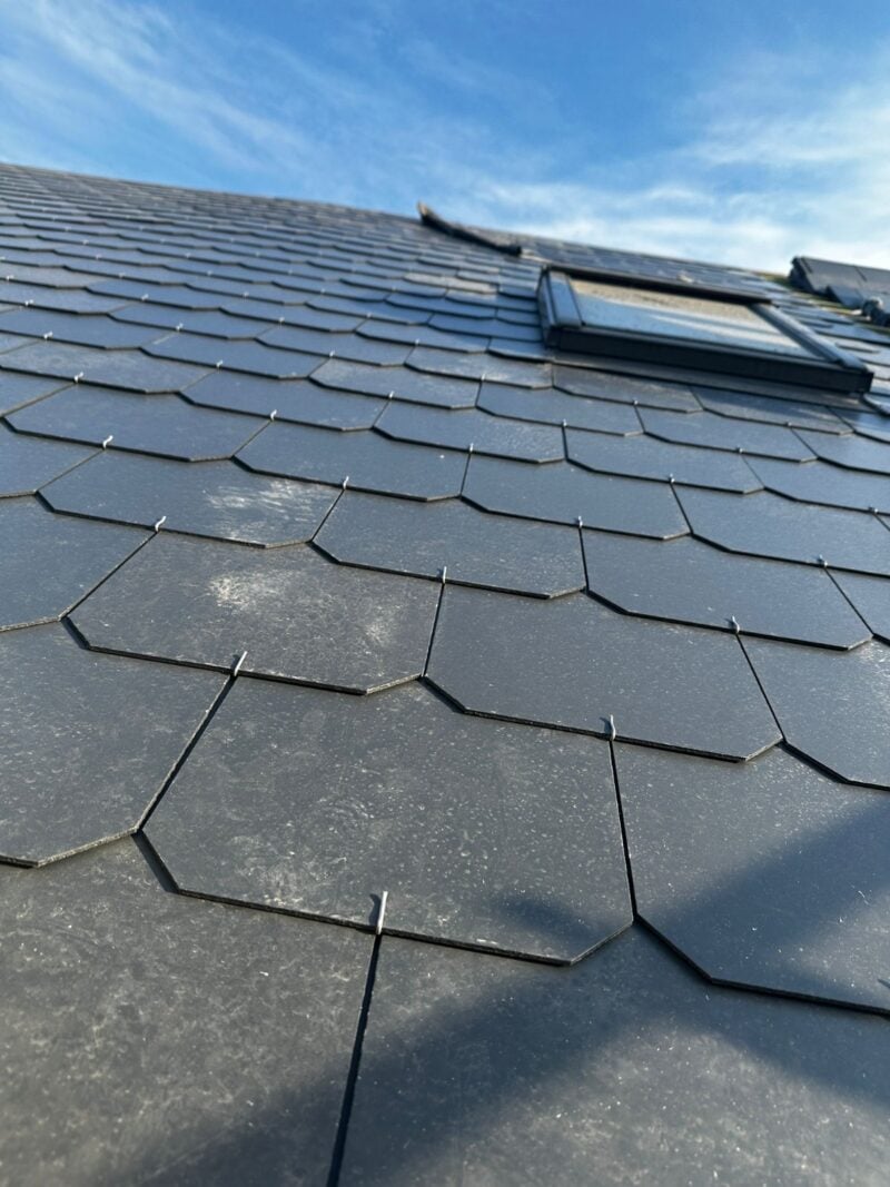 découvrez les prix au m2 pour une toiture : tarifs selon les matériaux, le type de couverture et les travaux nécessaires. guide complet pour estimer le coût de votre toiture en 2024.