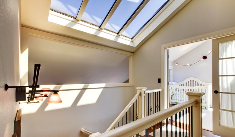 découvrez le prix d'une verrière selon les matériaux, dimensions et types de pose. conseils pour estimer votre budget et réussir votre projet d'installation de verrière intérieure ou extérieure.