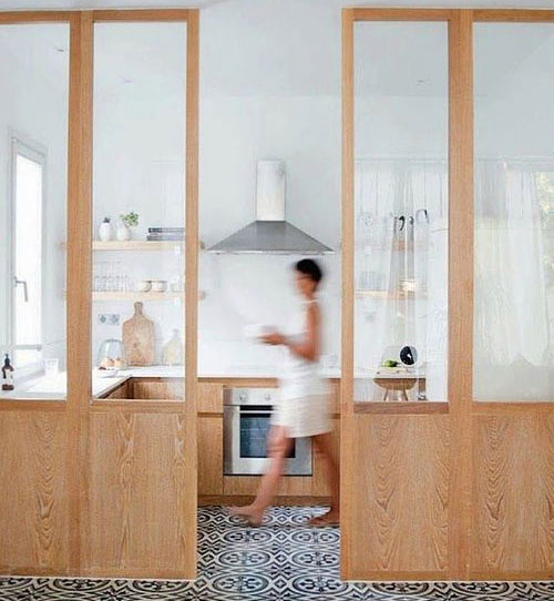 découvrez les différents prix pour l'installation d'une verrière dans votre cuisine. conseils, estimations et facteurs à prendre en compte pour choisir la verrière idéale selon votre budget.