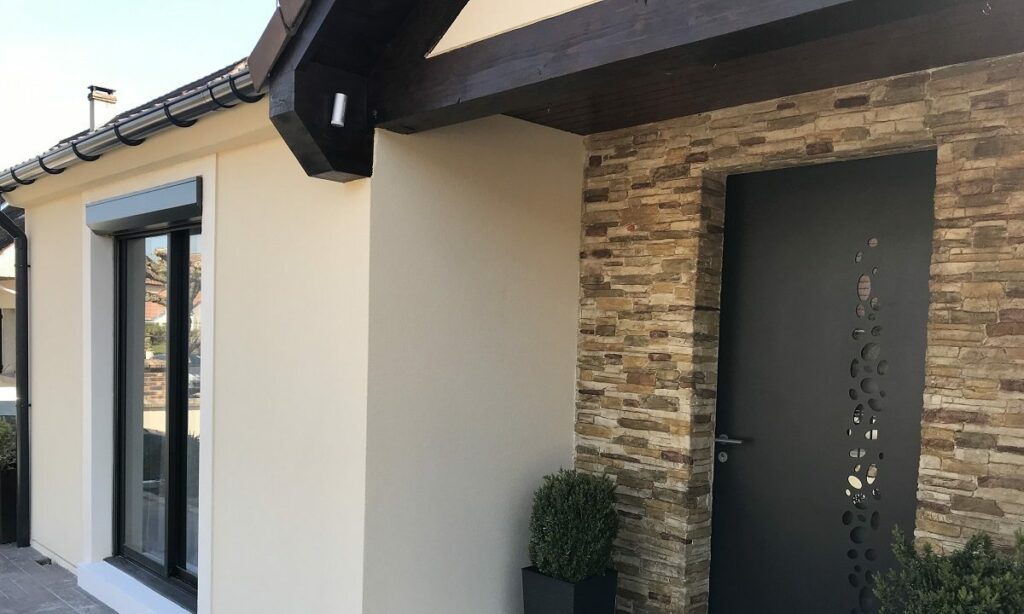 découvrez tout ce qu'il faut savoir sur le ravalement de façade : techniques, étapes, conseils et réglementations pour valoriser et protéger votre habitation.