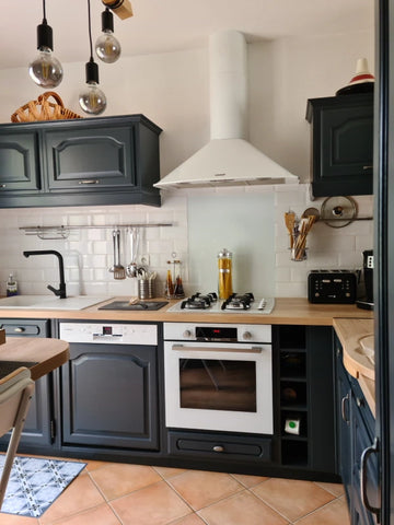 découvrez nos idées et conseils pour relooker une cuisine en chêne et lui donner un second souffle moderne, sans gros travaux. astuces diy, choix de couleurs et inspirations tendance pour sublimer vos meubles en chêne.