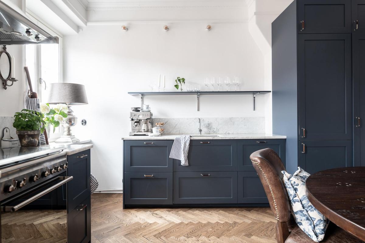 découvrez des idées et astuces pour relooker vos meubles de cuisine facilement et à petit prix. transformez votre espace avec des conseils déco et diy adaptés à tous les styles !