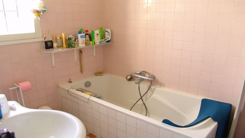 découvrez nos idées et conseils pour un relooking de salle de bain moderne et tendance. transformez votre espace avec des astuces déco, inspirations et solutions adaptées à tous les budgets.