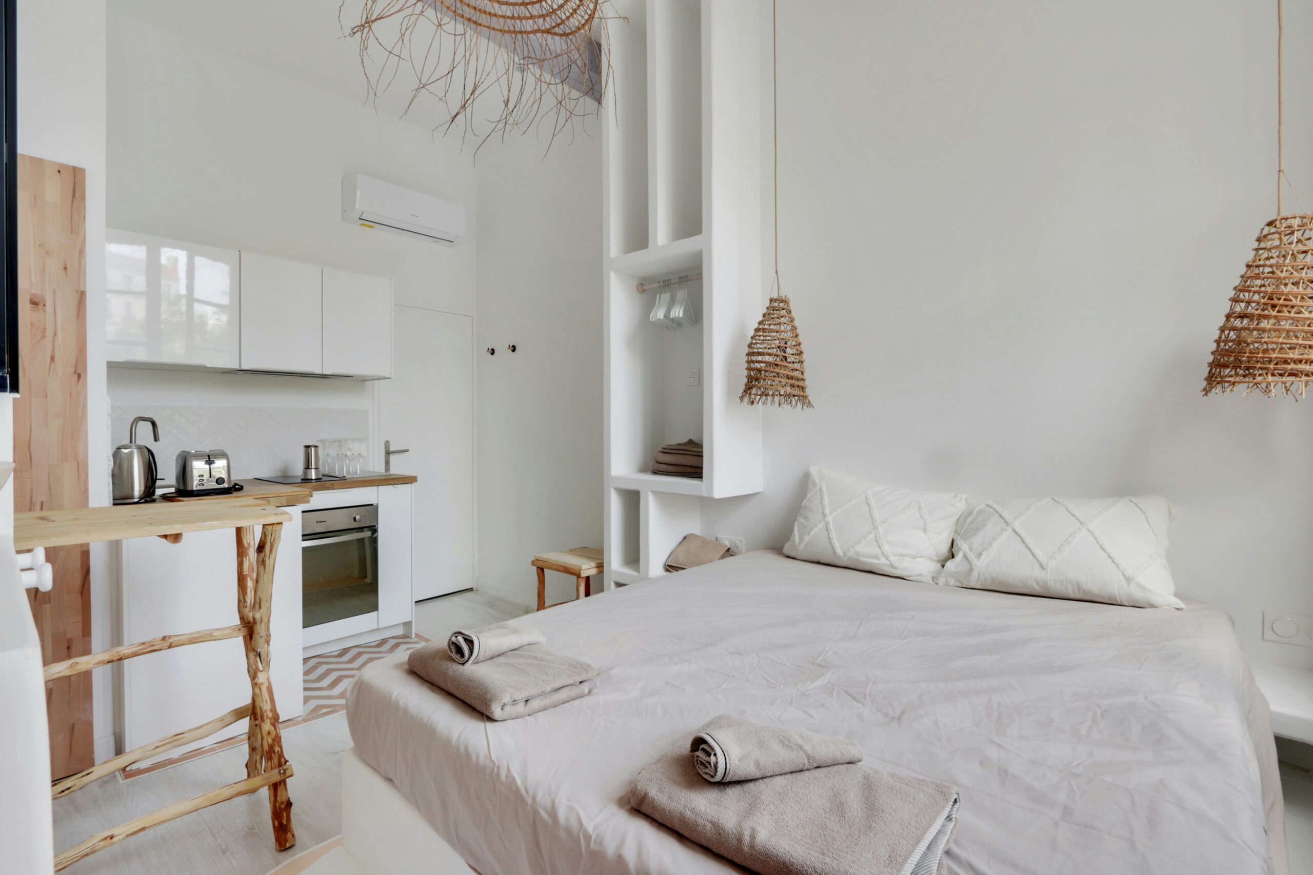 découvrez nos conseils et astuces pour réussir la rénovation d'un appartement de 50m2 : optimisation de l'espace, idées déco, budget et étapes clés pour transformer votre intérieur facilement.