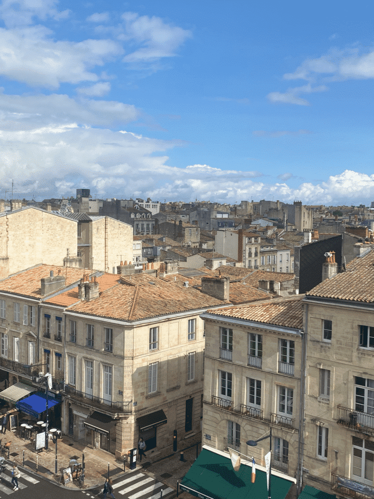 confiez votre projet de rénovation à bordeaux à une équipe d'experts. devis gratuit, conseils personnalisés et travaux de qualité pour transformer votre intérieur ou votre extérieur.