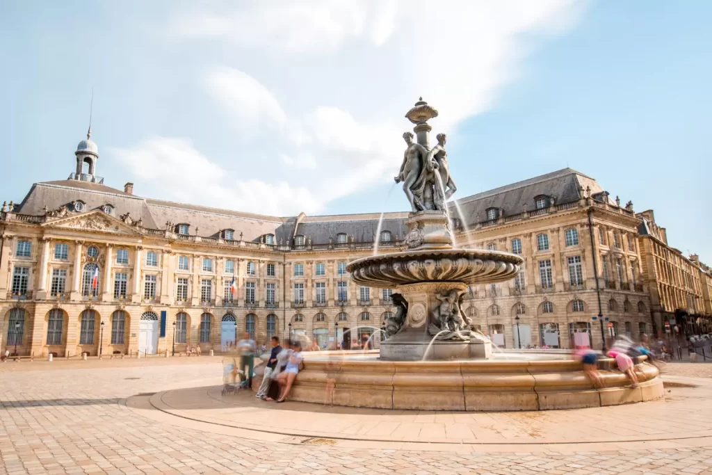 confiez votre projet de rénovation à bordeaux à des experts : transformation d'appartements, maisons et locaux professionnels. qualité, conseils et accompagnement personnalisés pour tous vos travaux de rénovation.