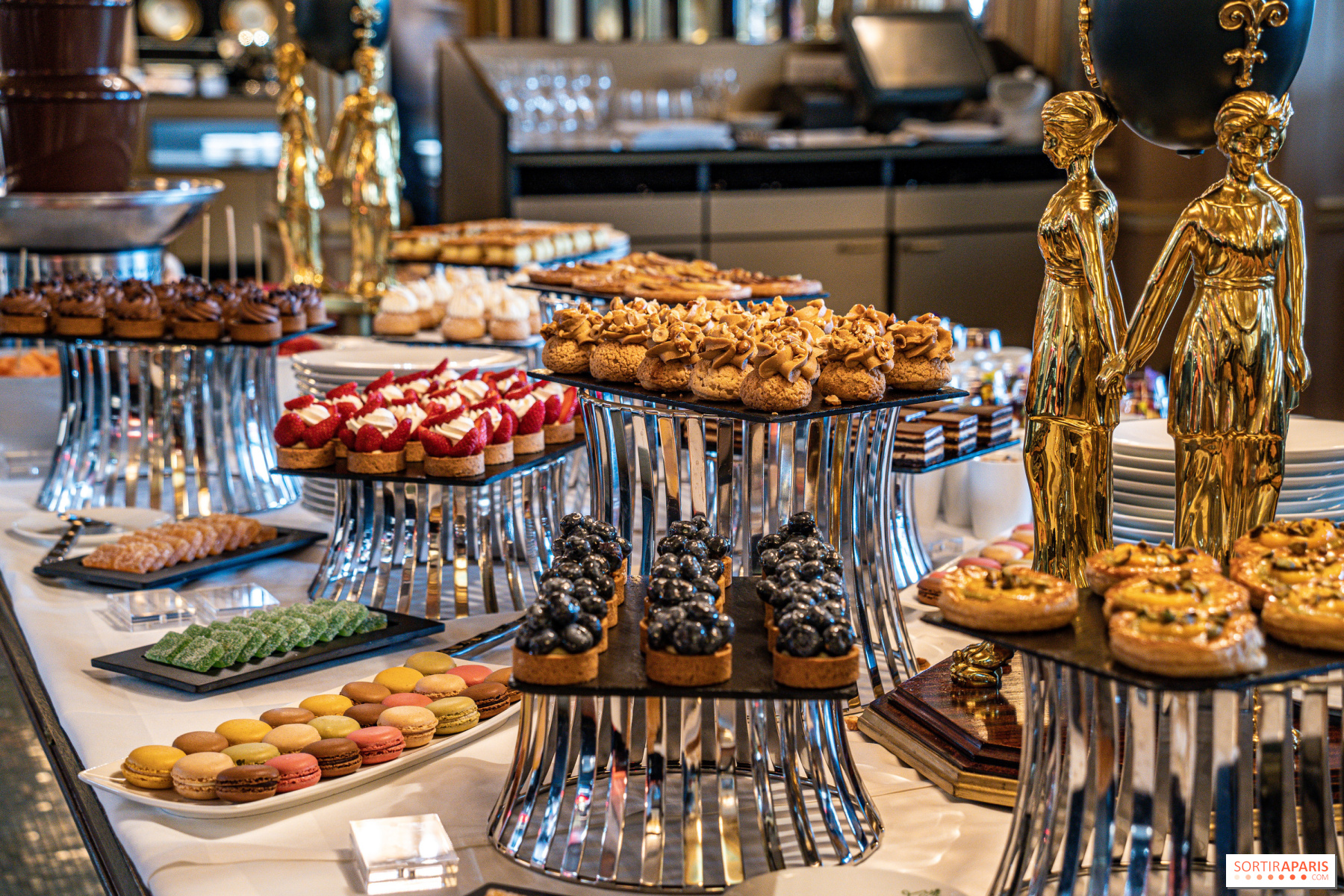 confiez la rénovation de votre buffet à paris en 2025 à des experts qualifiés. donnez une seconde vie à vos meubles avec un service sur mesure et des finitions haut de gamme.