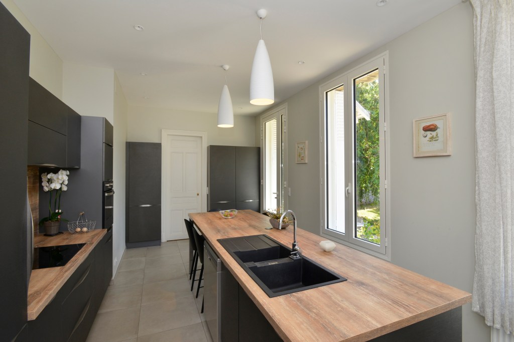 confiez votre projet de rénovation clé en main à paris à des experts. devis gratuit, accompagnement personnalisé et travaux réalisés dans les délais. transformez votre intérieur facilement !