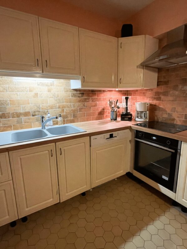 découvrez nos conseils et idées pour réussir la rénovation de votre cuisine. aménagement, design, budget : transformez votre espace cuisine selon vos envies grâce à nos astuces pratiques.