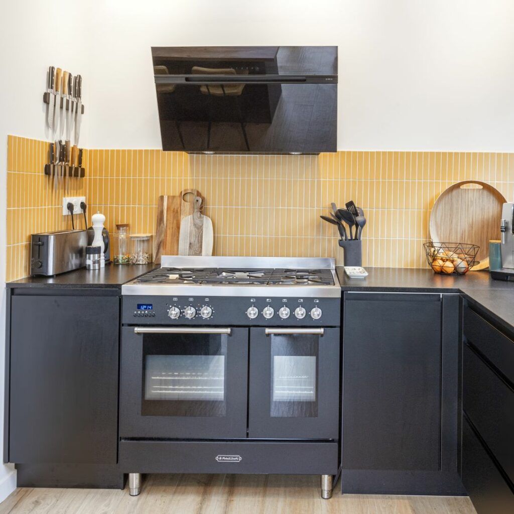 confiez la rénovation de votre cuisine à bellay-en-vexin à des experts. modernisez votre espace avec des solutions sur mesure, rapides et de qualité. demandez votre devis gratuit dès maintenant !