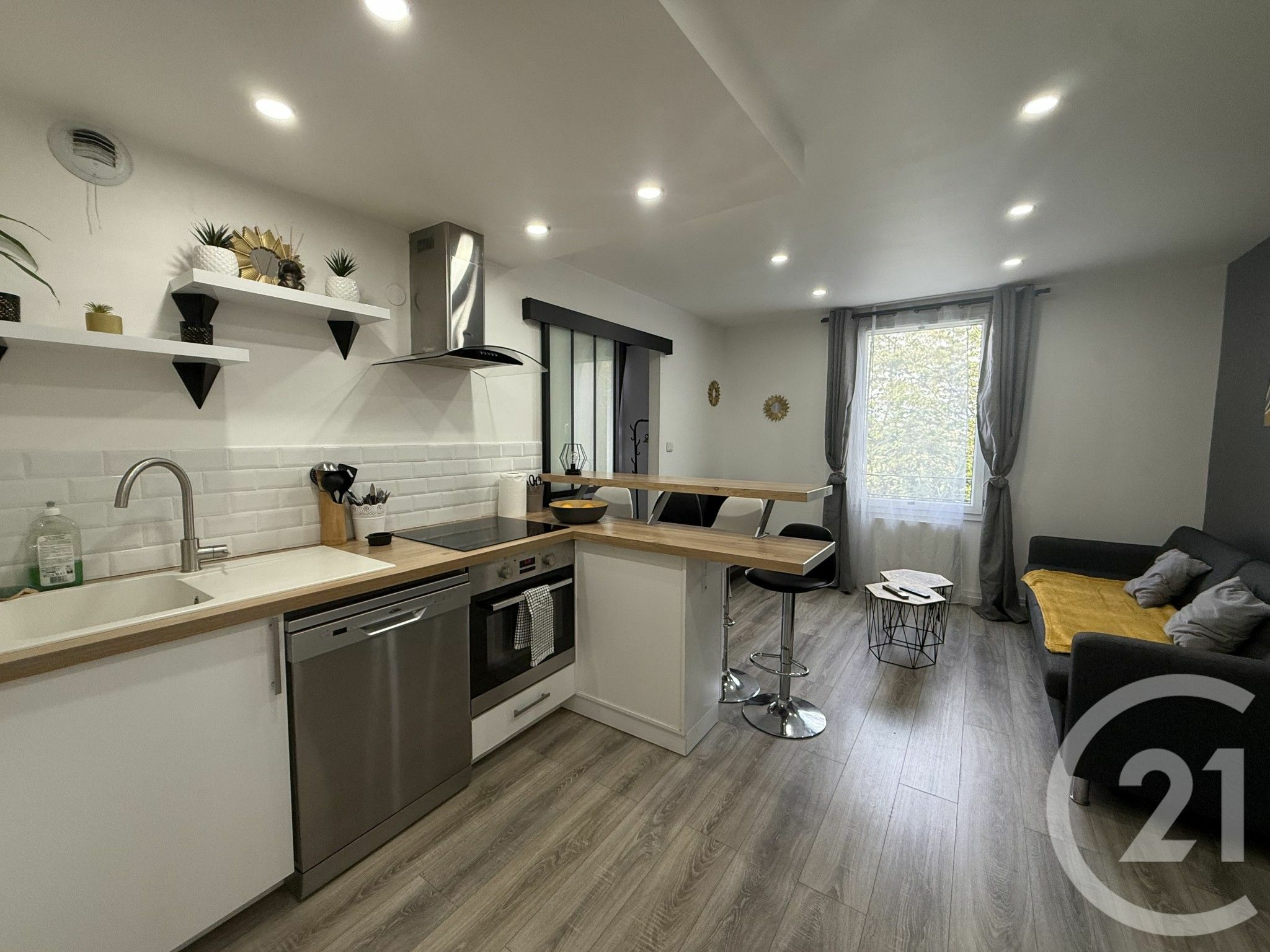 envie de rénover votre cuisine à chalifert ? découvrez nos services de rénovation sur mesure pour moderniser et optimiser votre espace culinaire. devis gratuit et accompagnement personnalisé.