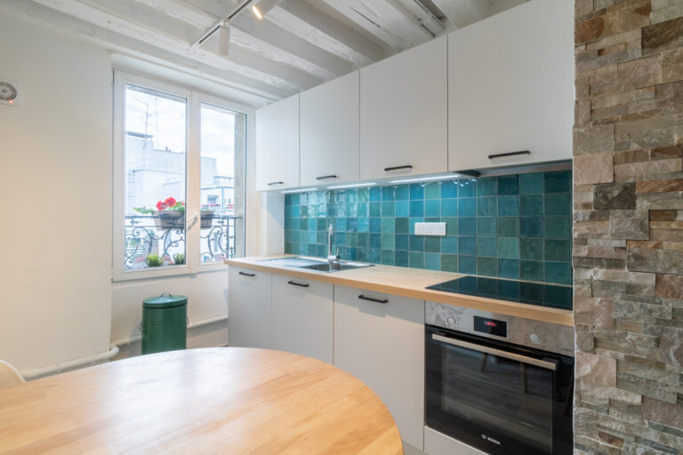 transformez votre espace avec notre service de rénovation de cuisine à charenton. conseils personnalisés, matériaux de qualité et suivi complet pour une cuisine moderne et fonctionnelle.