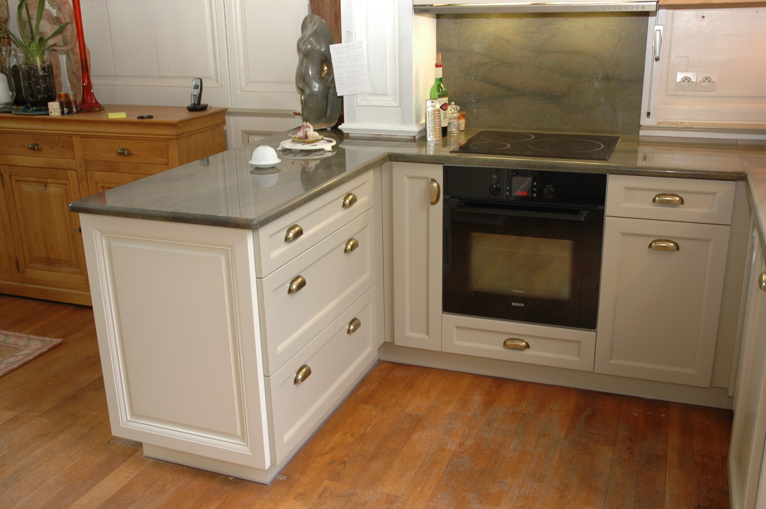 confiez la rénovation de votre cuisine à châteaubleau à des professionnels expérimentés. conseils personnalisés, matériaux de qualité et réalisation sur-mesure pour transformer votre espace culinaire selon vos envies.