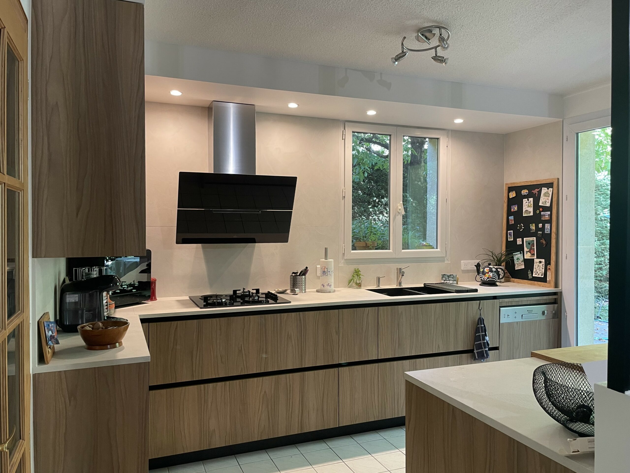 confiez la rénovation de votre cuisine à chauffry à des experts pour un espace moderne, fonctionnel et adapté à vos besoins. devis gratuit et solutions sur mesure !