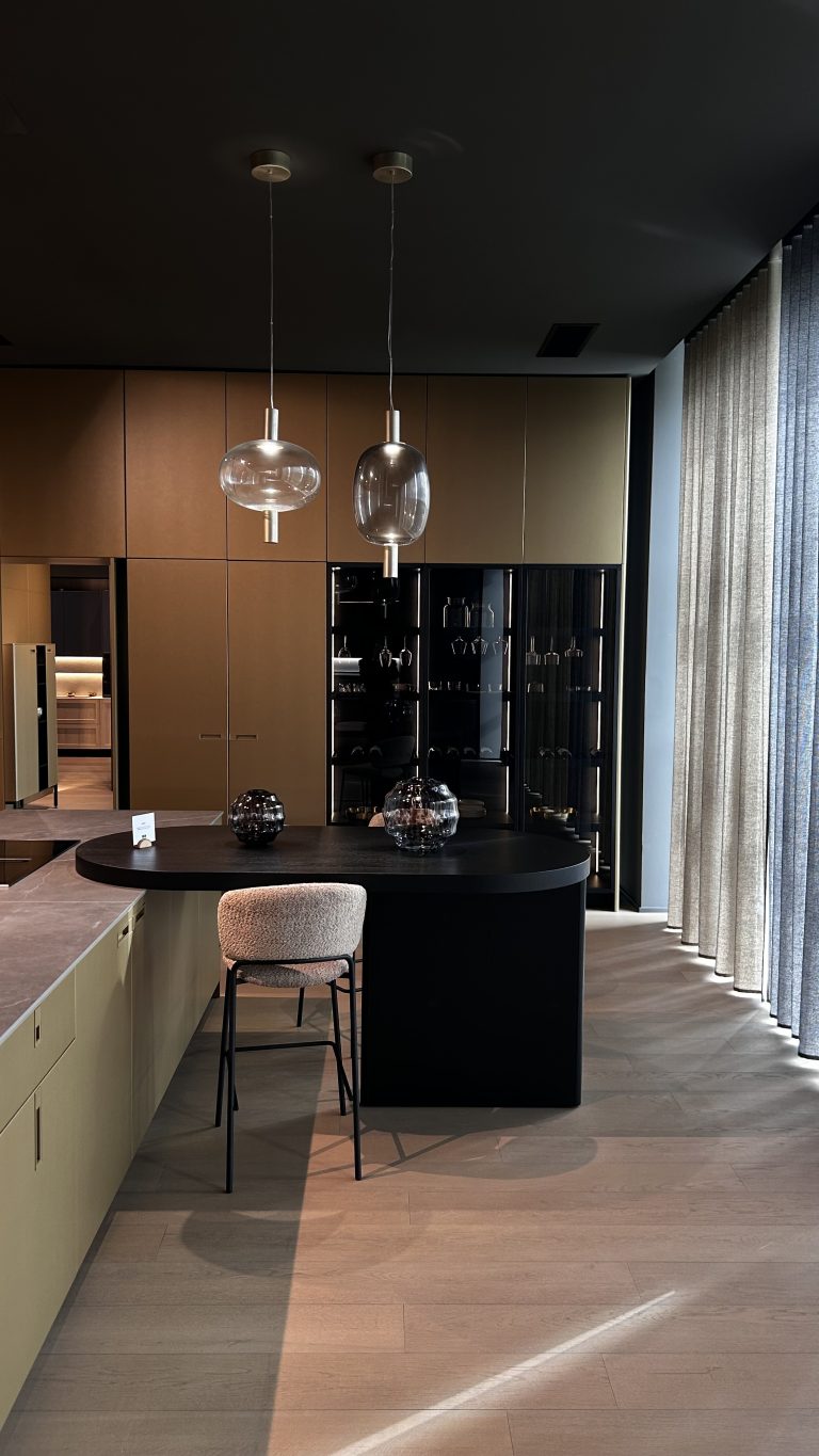 confiez la rénovation de votre cuisine à chessy (77700) à des professionnels qualifiés. devis gratuit, conseils personnalisés et réalisation sur mesure pour transformer votre espace culinaire.