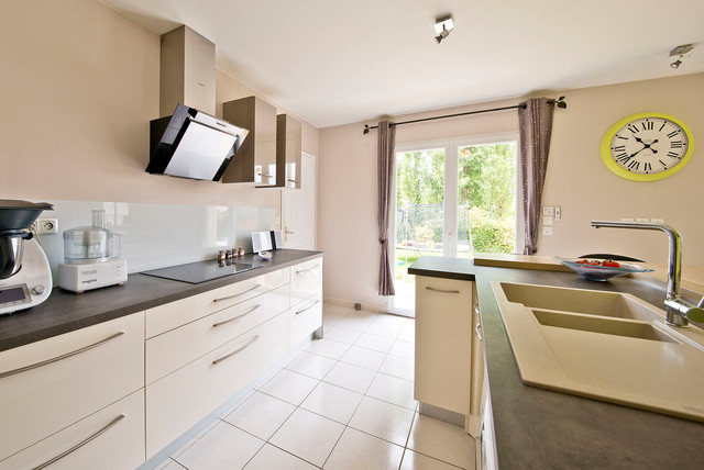 confiez la rénovation de votre cuisine à guernes à des professionnels qualifiés. modernisation, design sur-mesure et conseils personnalisés pour transformer votre espace culinaire selon vos envies.