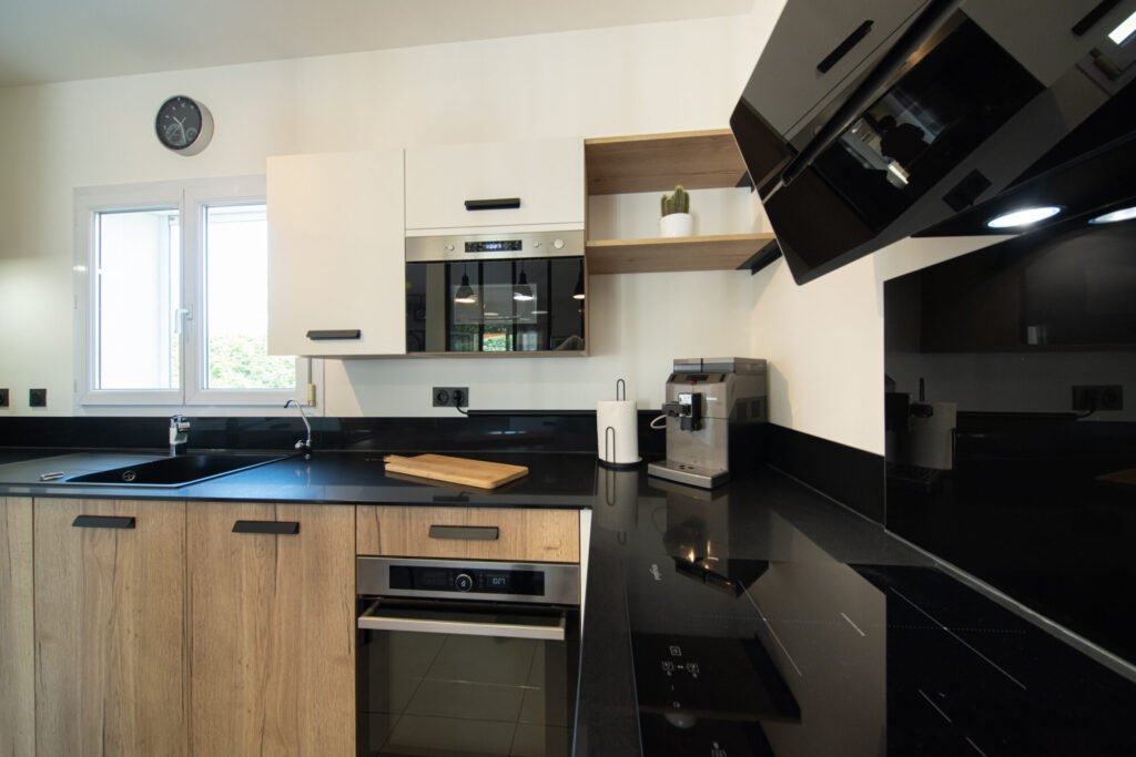 confiez la rénovation de votre cuisine à guerville à des professionnels expérimentés. modernisez votre espace, améliorez votre confort et valorisez votre bien avec nos solutions sur-mesure.