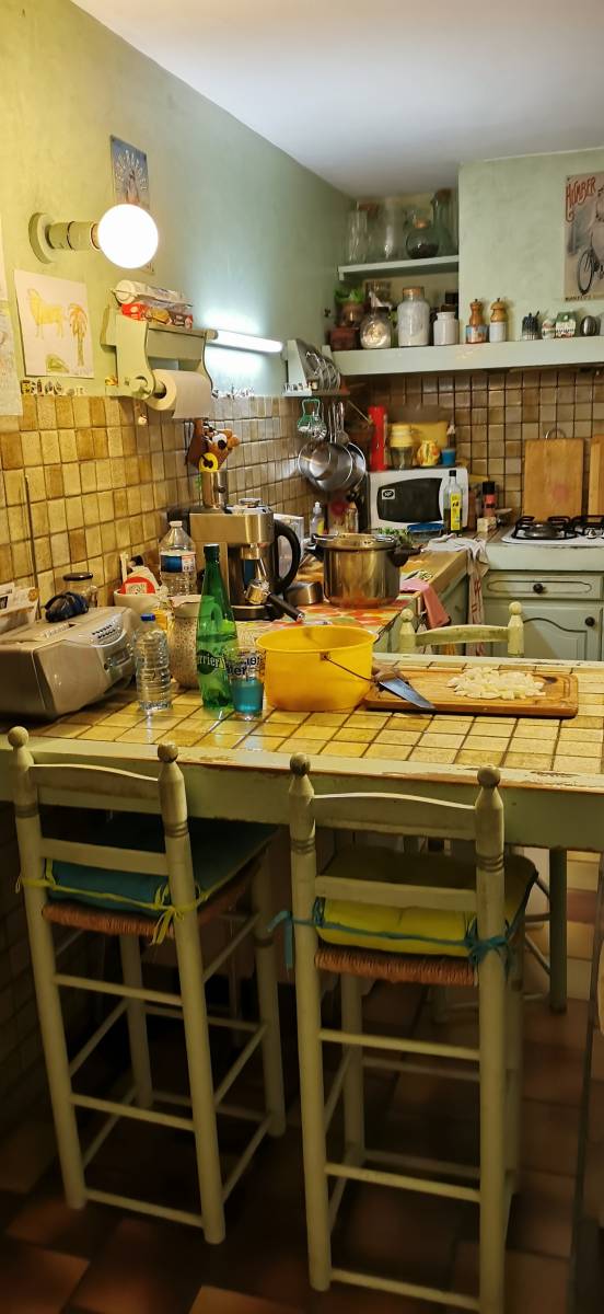 confiez la rénovation de votre cuisine à issou à des experts. modernisez votre espace avec des solutions sur mesure, des matériaux de qualité et un accompagnement personnalisé. demandez votre devis gratuit dès maintenant !