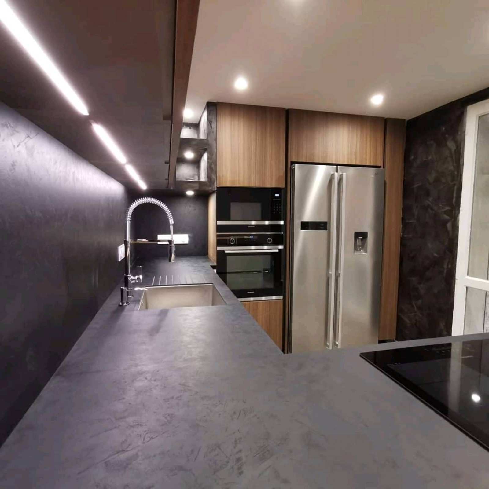 donnez un nouveau souffle à votre espace culinaire avec notre service de rénovation de cuisine moderne au plessis-bouchard. conseils personnalisés, matériaux de qualité et design contemporain pour une cuisine à votre image.
