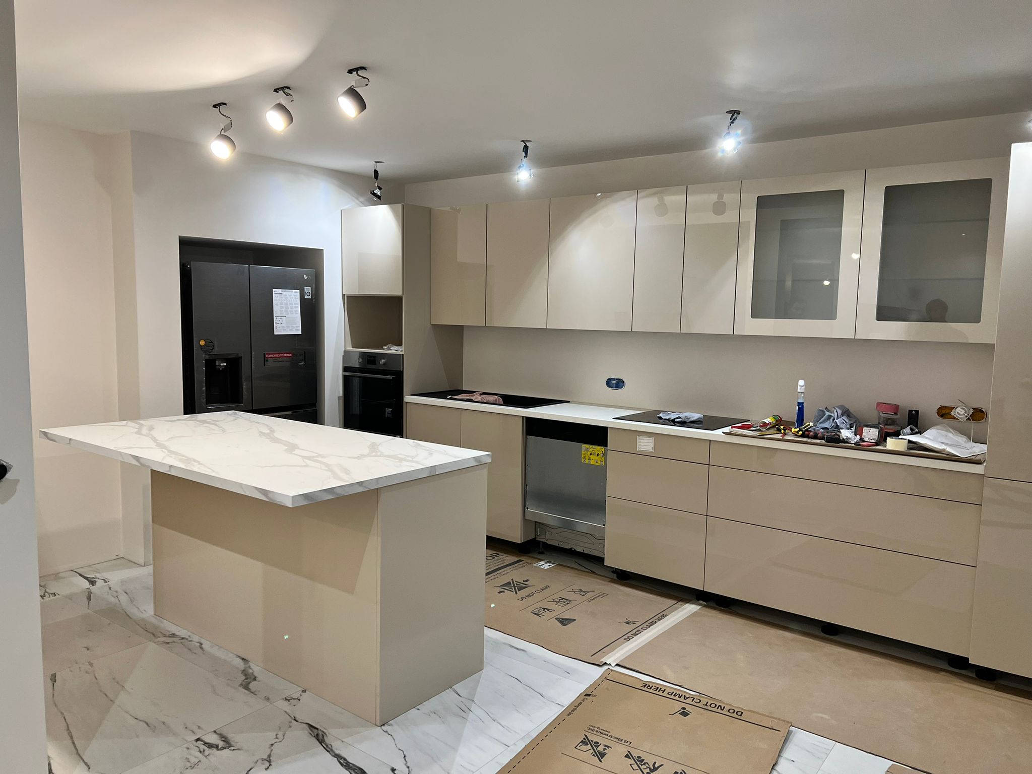 confiez la rénovation de votre cuisine à val-saint-germain à des experts : agencement sur-mesure, choix des matériaux de qualité et conseils personnalisés pour transformer votre espace selon vos envies.