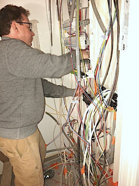 découvrez nos conseils et solutions pour la rénovation de l'électricité dans une maison ancienne. sécurisez votre installation électrique, respectez les normes et améliorez le confort de votre habitat.