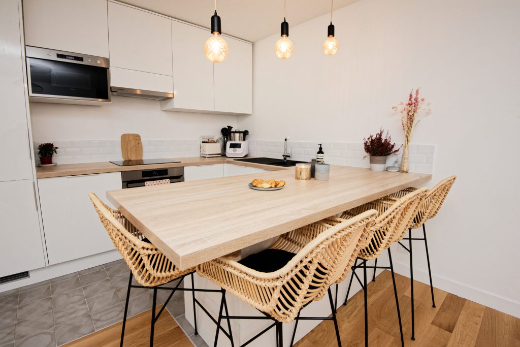 confiez la rénovation de votre entreprise à lyon à des professionnels expérimentés. solutions sur-mesure, respect des délais et optimisation de vos espaces professionnels pour un environnement moderne et fonctionnel.