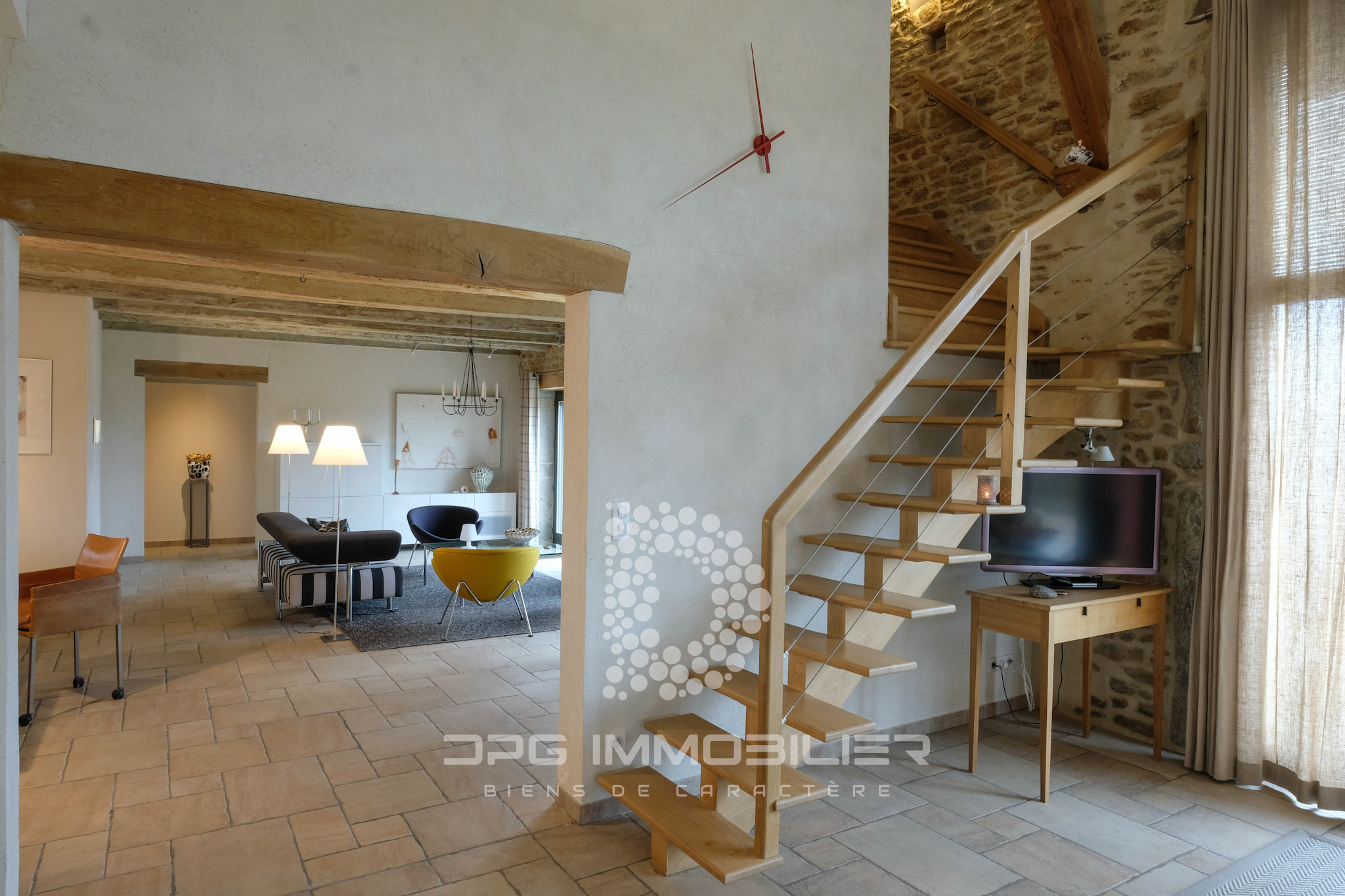 découvrez comment transformer une grange en un espace moderne et fonctionnel tout en maîtrisant votre budget grâce à nos conseils de rénovation économique, astuces d’aménagement et solutions adaptées à tous les besoins.