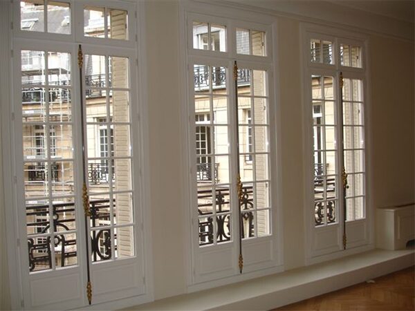 découvrez nos conseils et prestations pour réussir votre rénovation haussmannienne : respect du cachet d’origine, modernisation des espaces, optimisation du confort et valorisation de votre bien immobilier.