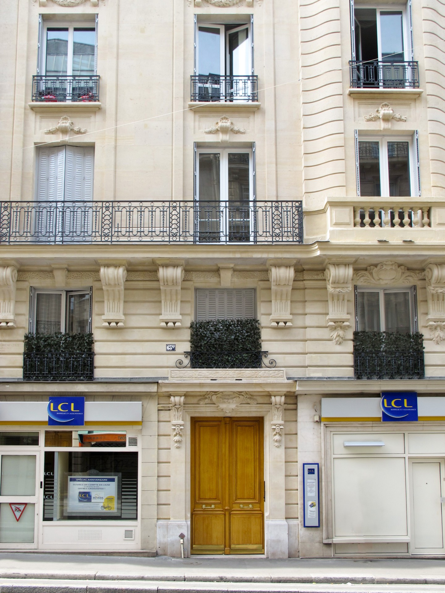 découvrez nos conseils et expertises pour la rénovation d'un immeuble haussmannien : techniques, matériaux, respect du patrimoine et optimisation du confort moderne. confiez votre projet à des spécialistes du bâti ancien.