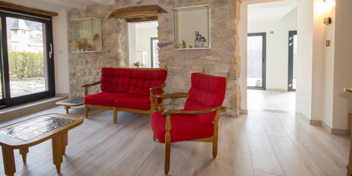 découvrez nos conseils et astuces pour réussir la rénovation de votre maison : idées, démarches, budget, choix des matériaux et accompagnement pour transformer votre habitat selon vos envies.