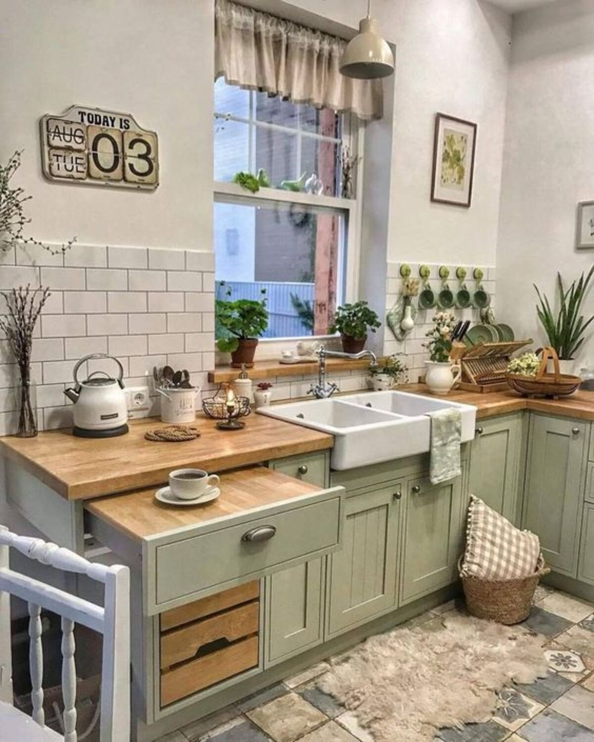 découvrez nos conseils et astuces pour la rénovation de meubles de cuisine : relookez vos placards, optimisez l’espace et modernisez votre intérieur facilement et à moindre coût.